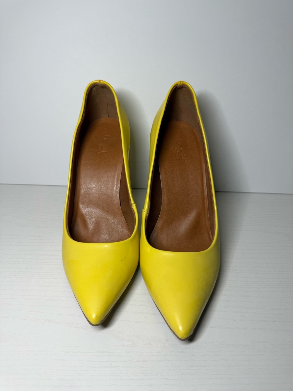 Sleek Yellow Pointed-Toe Women’s Pumps